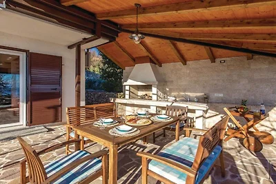 Two Bedroom Holiday Home with Sea View
