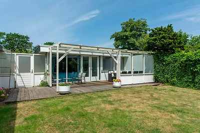 Bungalow in Sint Maartenszee am Strand