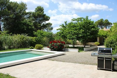 Stilvolle Villa in Tourtour mit privatem Pool