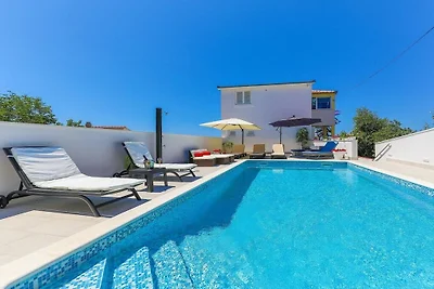 Villa Nea Leona