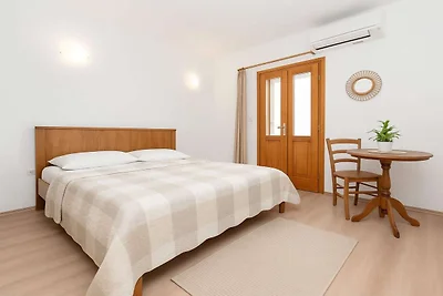 One Bedroom apartment with Balcony and Sea Vi...