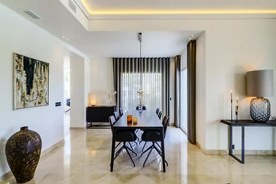 Villa in Nueva Andalucía mit beheiztem Pool