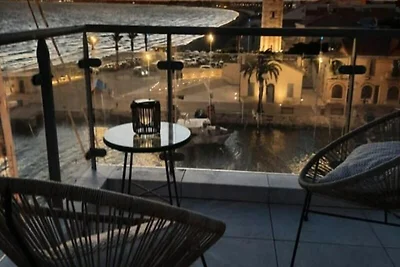 Wohnung in Grau du Roi mit Meerblick