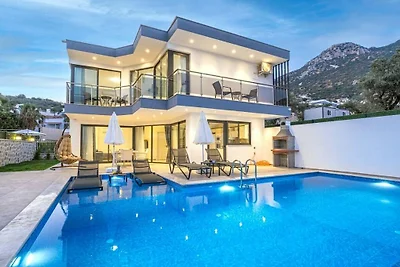 Villa in Kalkan mit Schwimmbecken