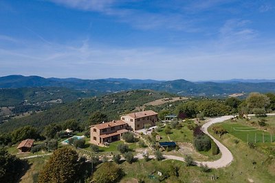 Villa adagiata nell'ampio verde dell'Umbria...