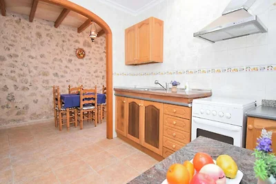 Haus in Maria de la Salut mit Terrasse