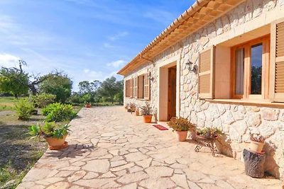 Finca in Llubi mit Schwimmbecken