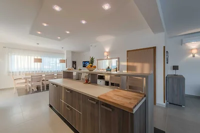 Deluxe Four Bedroom Villa with Sea View and P...