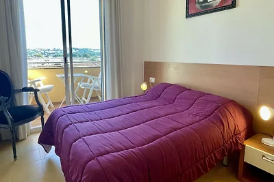 Apartment für sechs Personen mit Swimmingpool