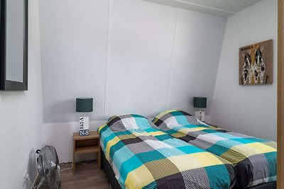 Geräumiges Ferienhaus mit Spa im Freien, in e...