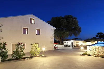 Villa in Kornic, Krk mit Schwimmbecken