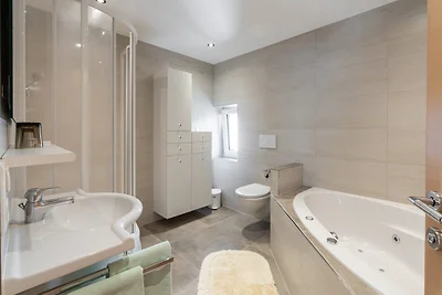 Apartment with Whirlpool Bathtub in St. Anton