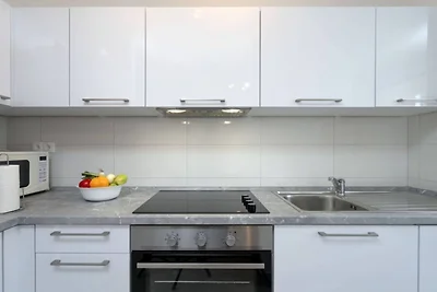 One Bedroom Apartment with Terrace and Sea Vi...