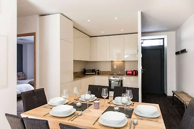 Cosy Central Apartment with Terrace