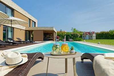 Villa in Brtonigla mit Schwimmbecken