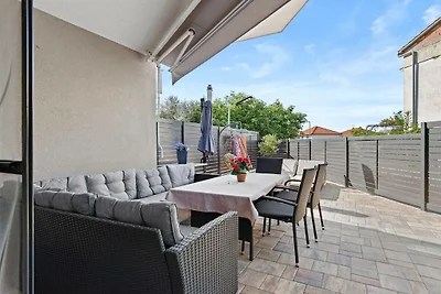 Wohnung in Rogoznica mit Terrasse