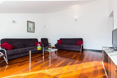 Classic Two Bedroom Apartment with Terrace (o...