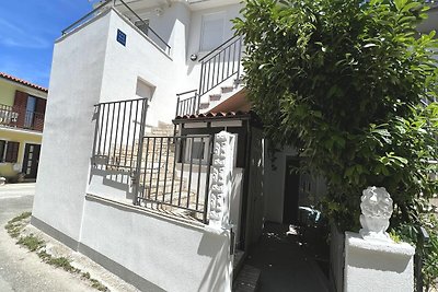 Sonniges mediterranes Ferienhaus mit Balkon
