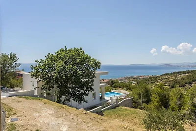 Villa in Podstrana met zwembad