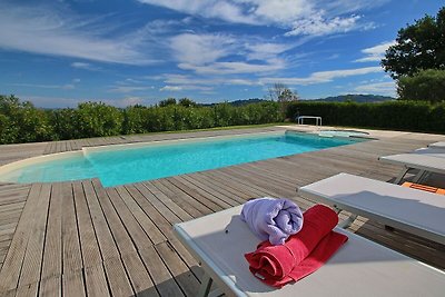 Cottage in Montelabbate with Pool, Garden, BB...