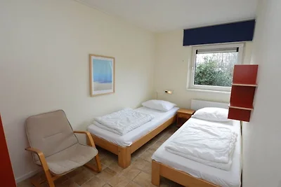 Bungalow in Den Burg met zwembad