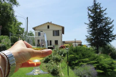 Appartamento con piscina, giardino, BBQ e...