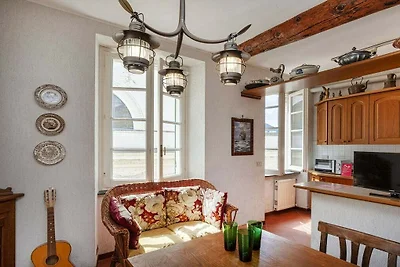 Seaview Apartment near the Castle