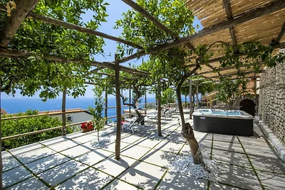 Villa a Praiano con vista mare e jacuzzi