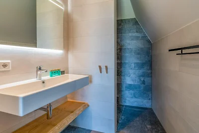 Moderne, luxuriöse und nachhaltige Naturvilla