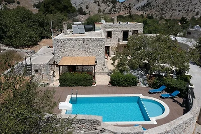 Villa in Chania mit Pool und Bergblick