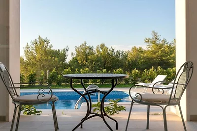 Villa in Milna mit Schwimmbecken