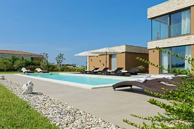 Villa in Brtonigla mit Schwimmbecken