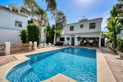 Villa in Marbella mit beheiztem Pool