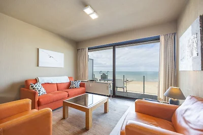 Appartement met een mooi terras en zeezicht