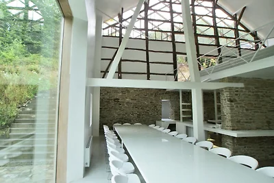 Gerהumiges Ferienhaus in Redu mit Garten