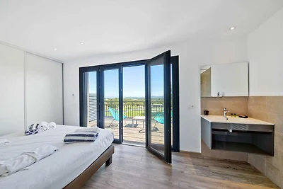 Kleine Villa mit eigenem Pool in Residenz Les...