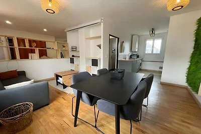 Chic & Cozy – Luxuriöse Wohnung mit Projektor