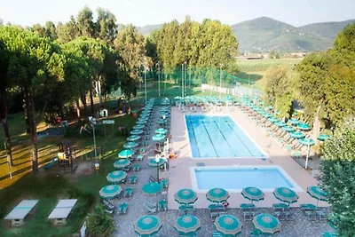 4-Person Coastal Apartment near Tuscany