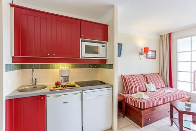 Picturesque Old Aquitaine Apartment for 5
