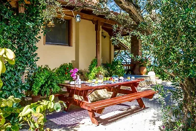 Villa mit Außenterrasse und Pool