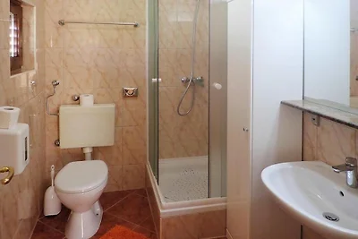 Wohnung im Haus Pink Starigrad Paklenica