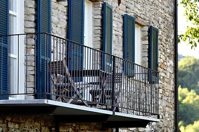 Villa in Monastero Bormida met balkon