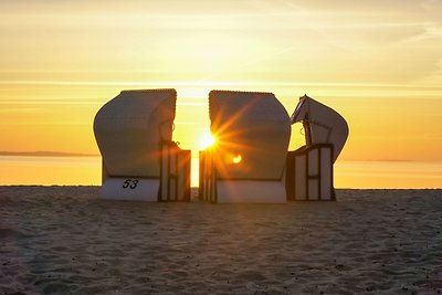 Moderne Ferienwohnung mit Sonnenliegen