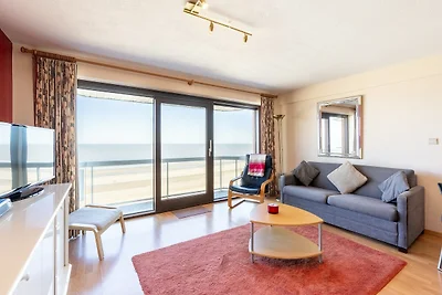 Ruhe am Meer zwischen Pier und Casino