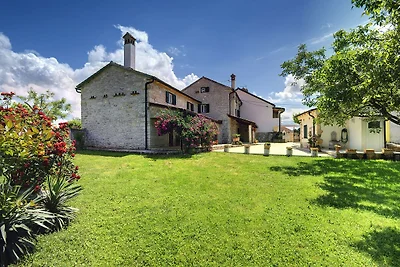 Ferienhaus in Rojnici mit Pool