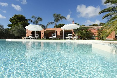 Traditionelle Villa mit Swimmingpool in Marsa...