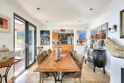 Villa mit Pool und Meerblick an der Côte...