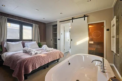 Luxuriöse Wellness-Lodge mit Sauna und Whirlp...