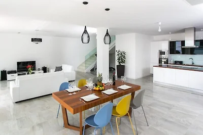 Villa Dupcic - Five-Bedroom Villa with Privat...