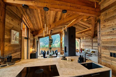 Chalet in Les Gets mit Außenwhirlpool